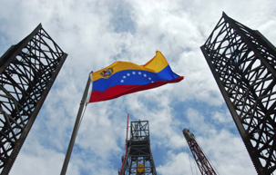 qs_lat_01_Torres_bandera